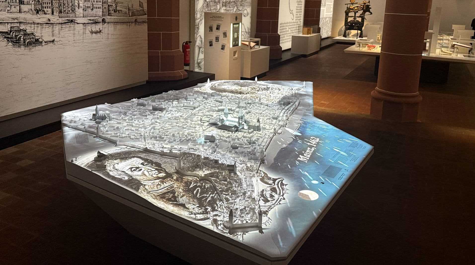 Stadtmodell Mainz im Mittelalter mit Aufprojektion Gutenberg Museum construVISION